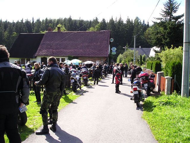Celkem asi 40 mašin