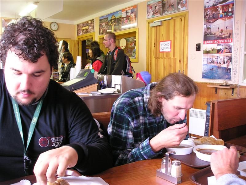 Lanovka ze sněžky nejede, pojíme zatím...