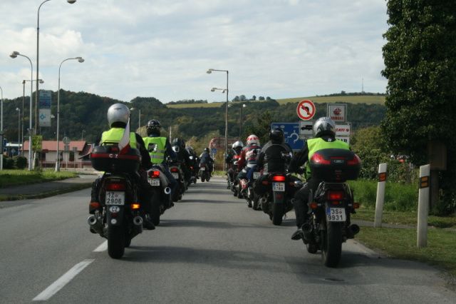 VI. XJ sraz