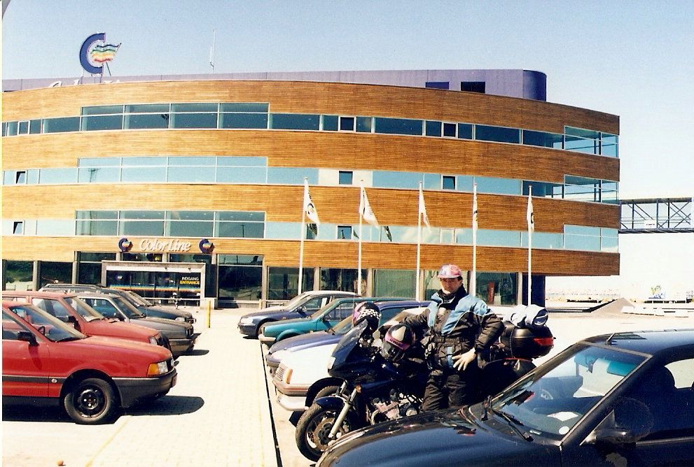 Moderní sídlo společnosti Color Line v dánském Hirsthalsu