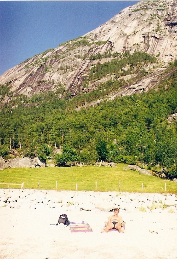 Písečná pláž na konci Eidfjordu