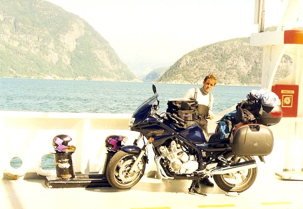 13.7. opět na trajektu mezi fjordy