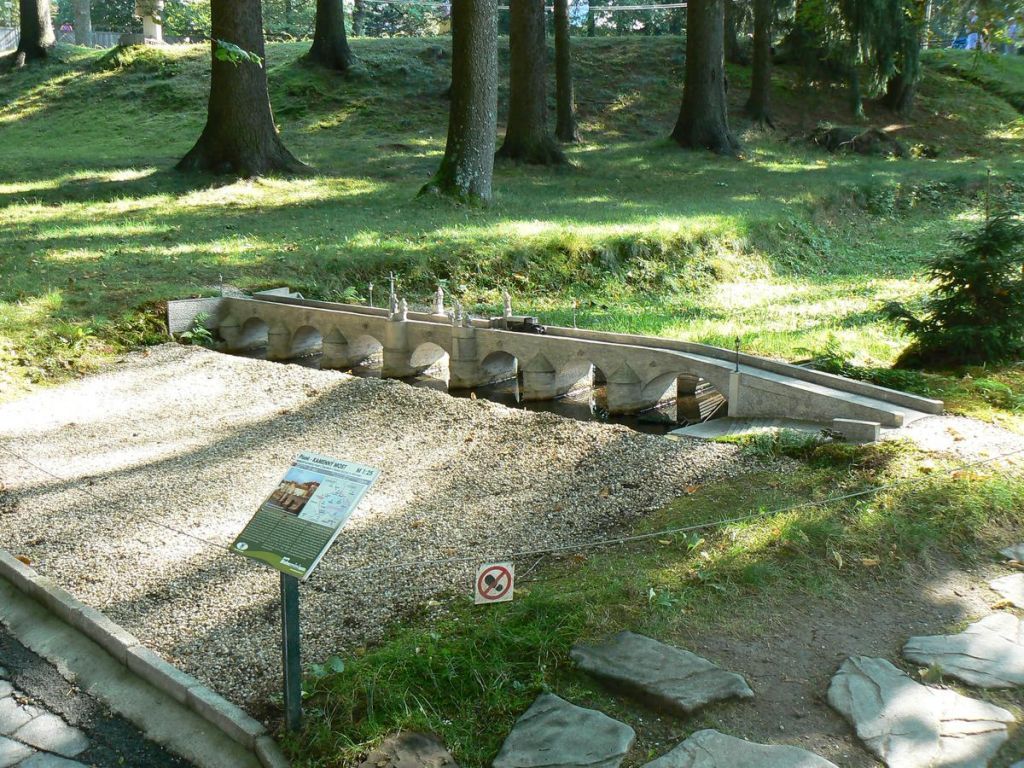 XIV. XJ sraz (140)