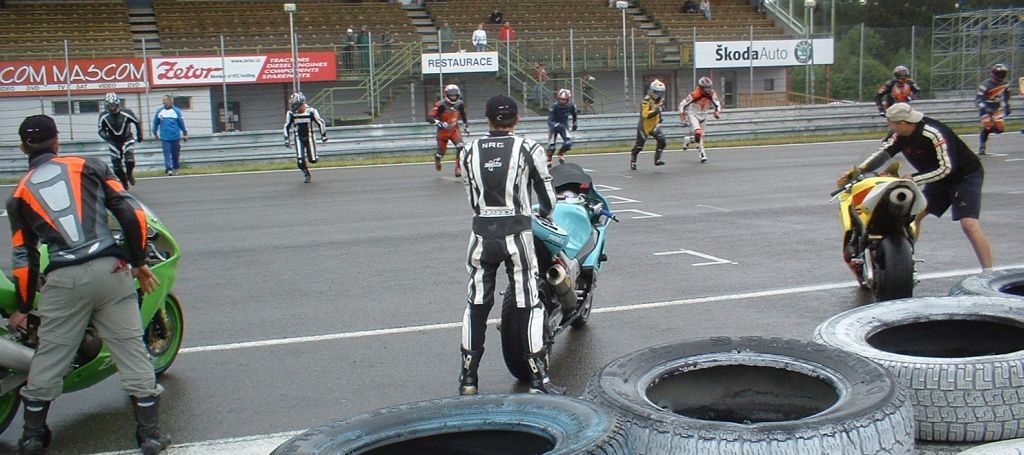 1. závod a morký trénink